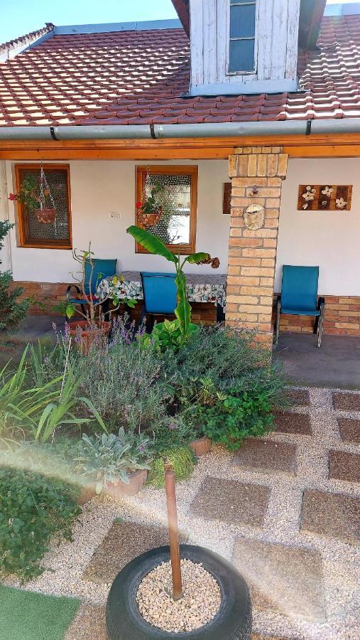 סגד Mandula Apartman מראה חיצוני תמונה